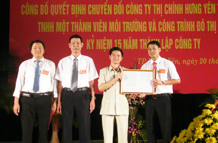 Công bố quyết định chuyển đổi mô hình DN và kỷ niệm 15 năm thành lập Công ty TNHH MTV Môi trường và Công trình đô thị Hưng Yên